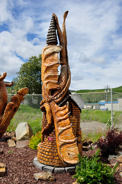 2014 chainsaw carving Dragon Castle
